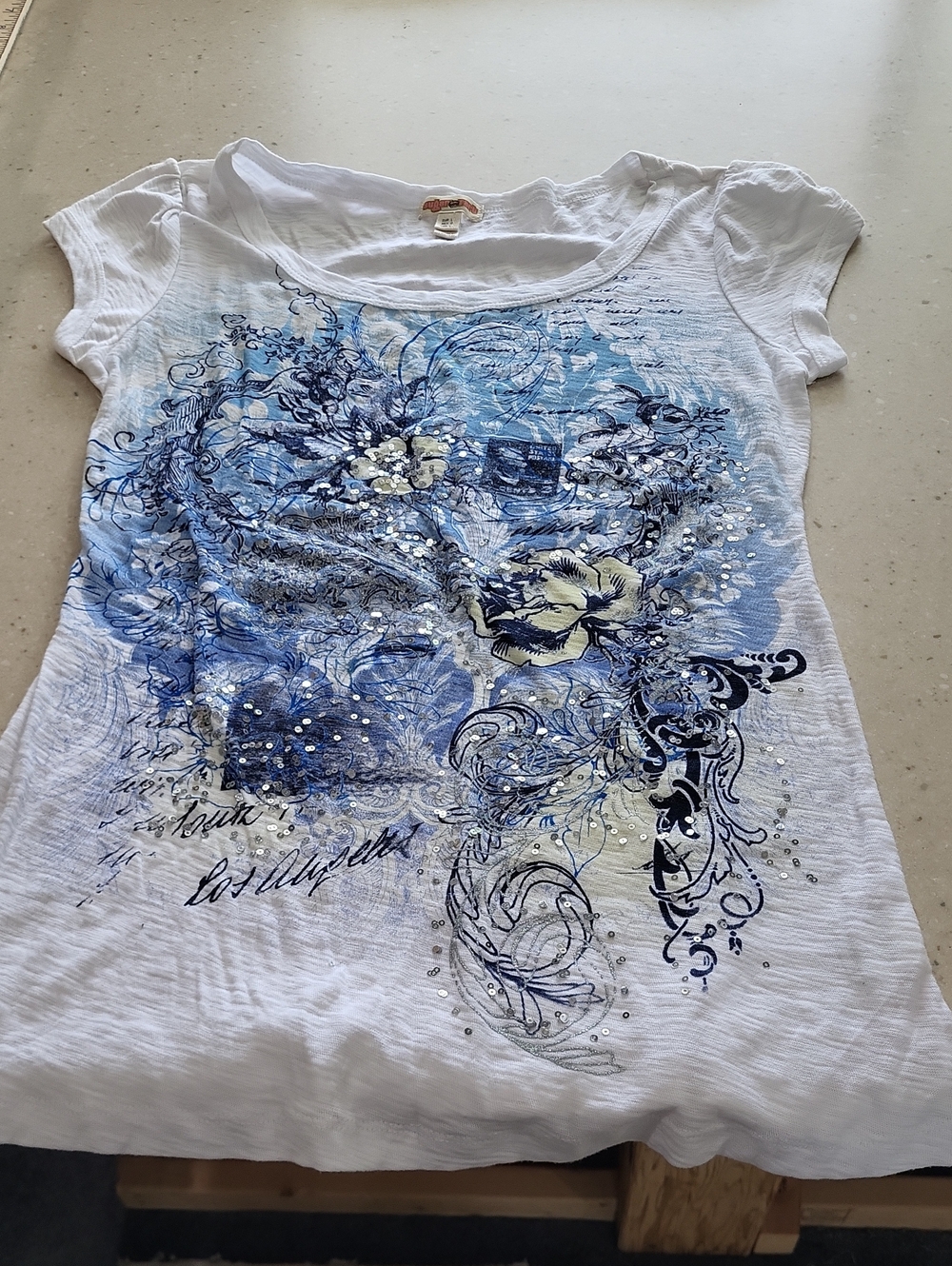Women's Scoop Neck Floral Graphic Tee - White with Blue Print